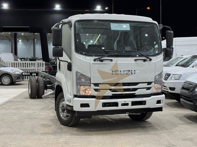 ايسوزو 7.5 طن ISUZU موديل 2026 — شاحنات خفيفة للبيع في السعودية